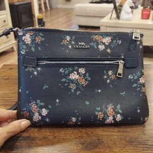 COACH Gallery ROSE BOUQUET Floral Midnight/Multicolor Zip Close Purse Wristlet